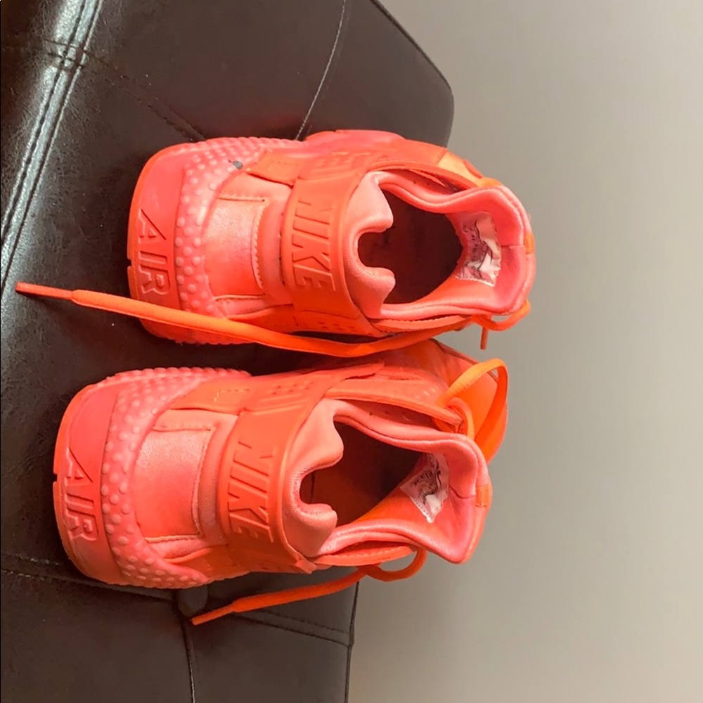 Nike - Picture 3 of 6